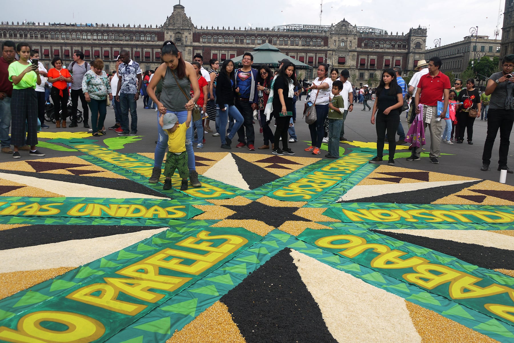  Florecer Aquí y Allá ephemeral installation by Emily C-D in the Zocalo main square of Mexico City, 2019.