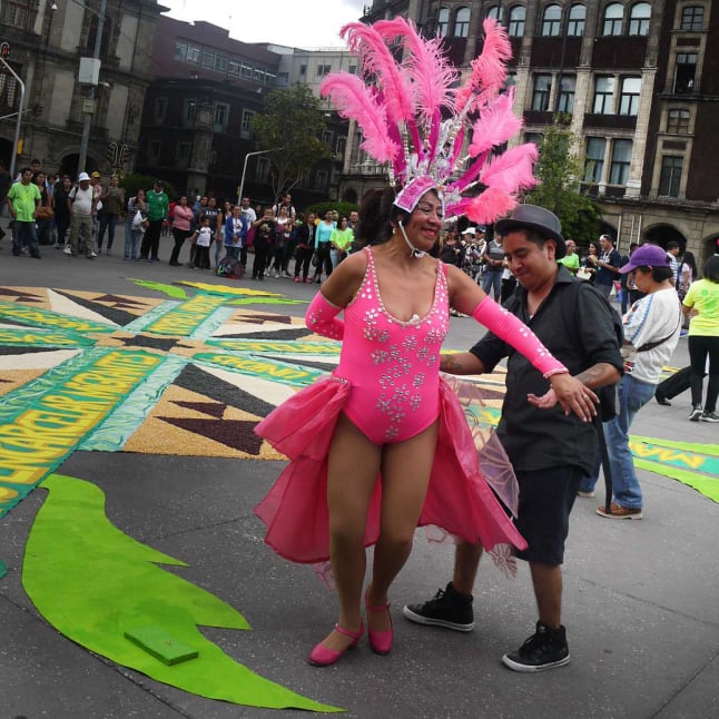  Dancing around the Florecer Aquí y Allá ephemeral installation by Emily C-D in the Zocalo main square of Mexico City, 2019.
